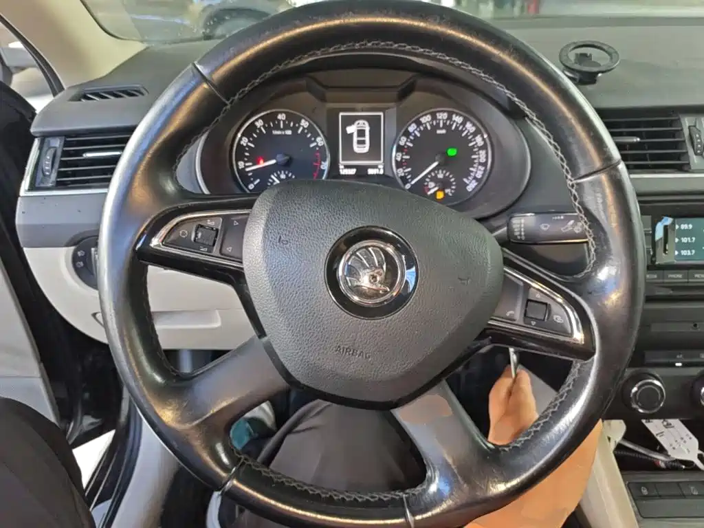 Skoda Octavia 2015 — фото 11