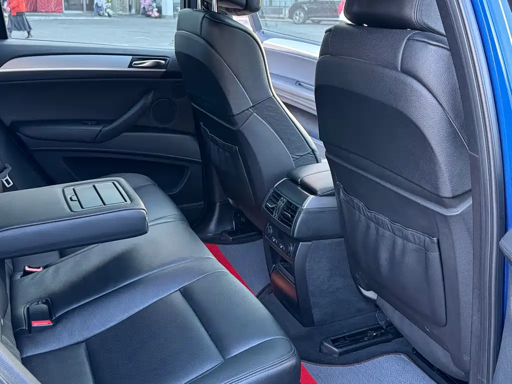 BMW X6 M 2015 — фото 11