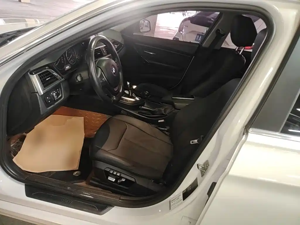 BMW 3 Series 2017 — фото 15