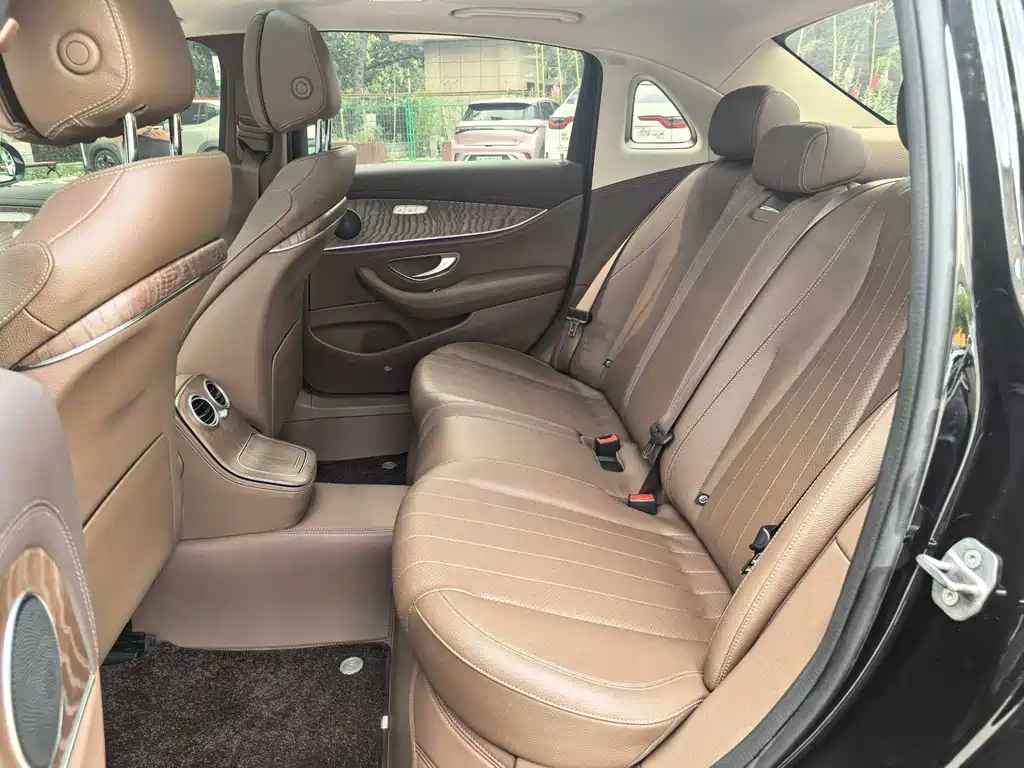 Mercedes-Benz E-Class 2023 — фото 14