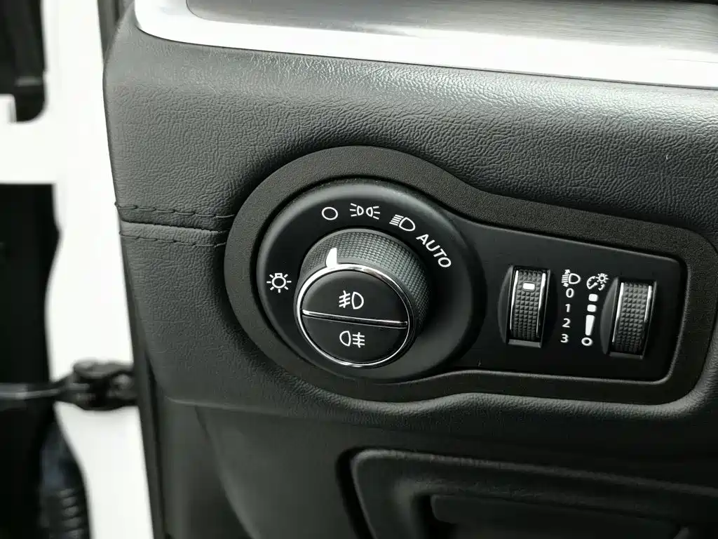 Jeep Grand Commander 2020 — фото 21