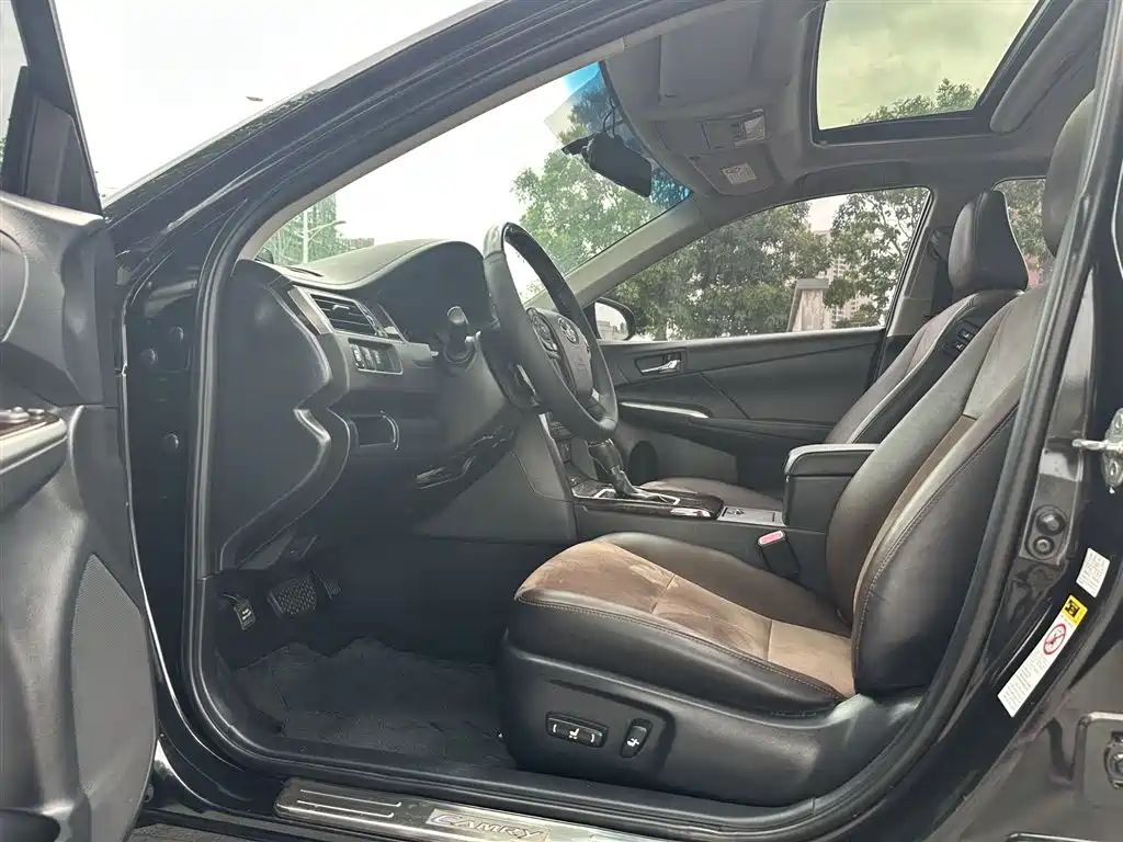 Toyota Camry 2016 — фото 4