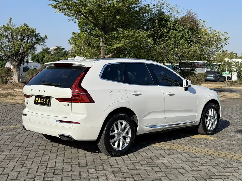 Volvo XC60 2019 — фото 12