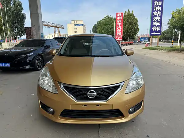 Nissan Tiida 2012