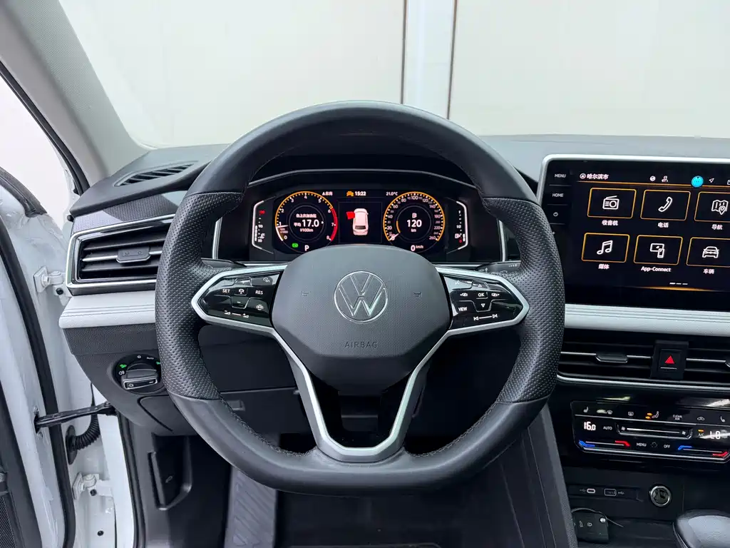 Volkswagen Tiguan L 2023 — фото 11