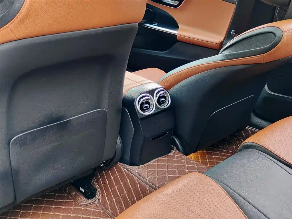Mercedes-Benz C-Class 2022 — фото 9