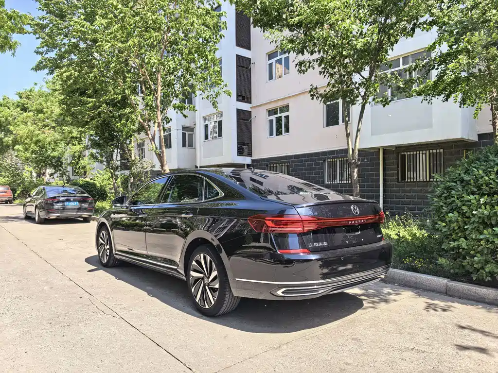 Volkswagen Passat 2022 — фото 10