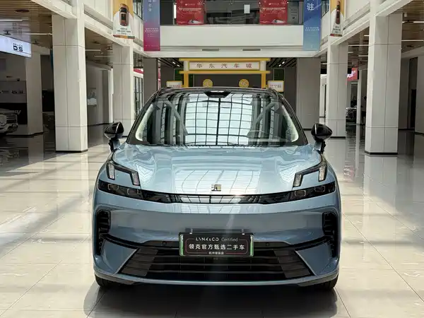 Lynk & Co 08 EM-P 2025