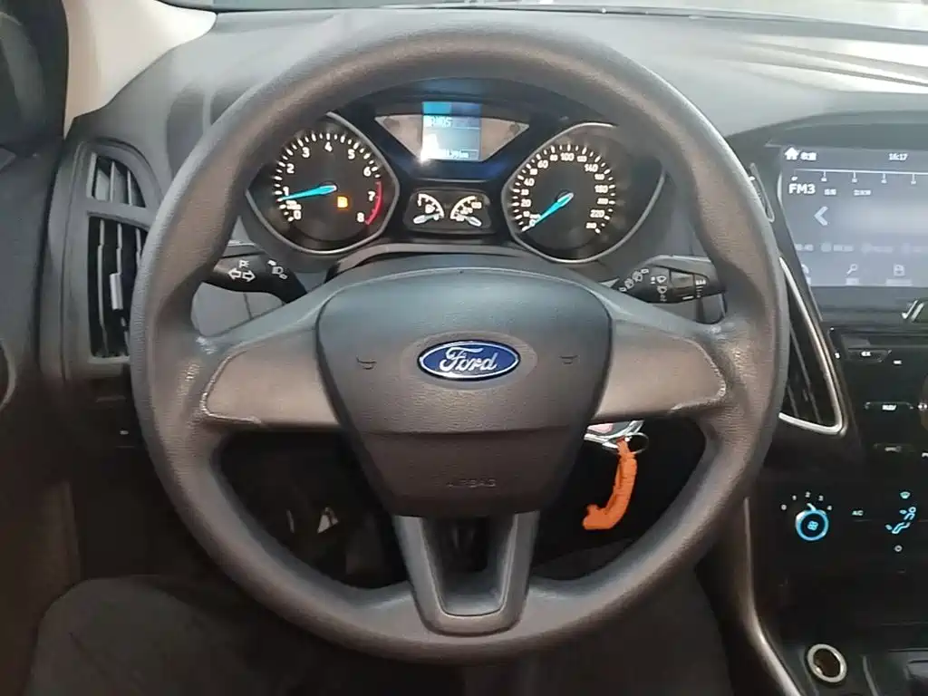 Ford Focus 2016 — фото 11