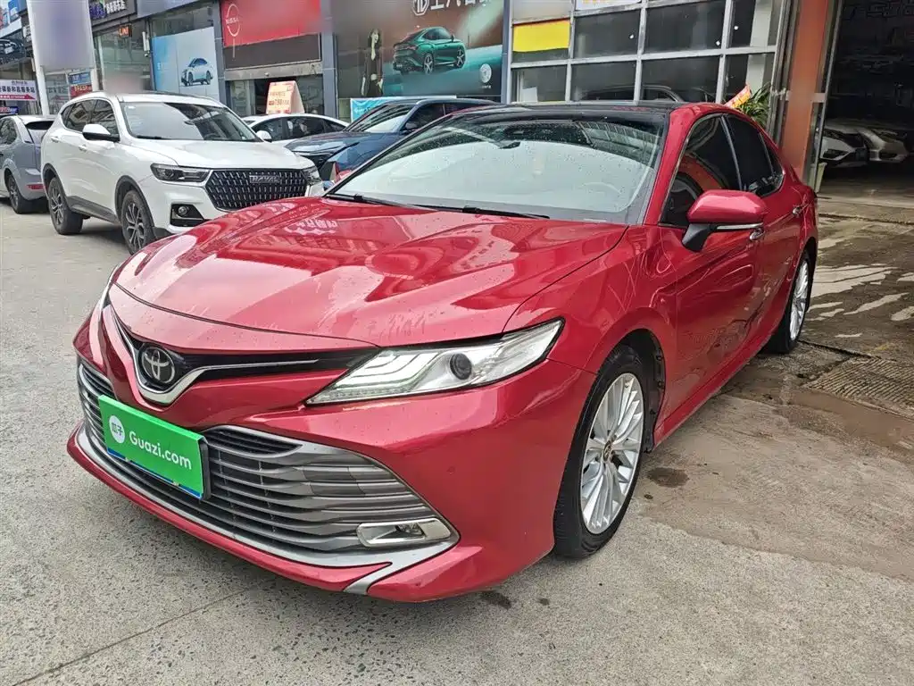 Toyota Camry 2018 — фото 1