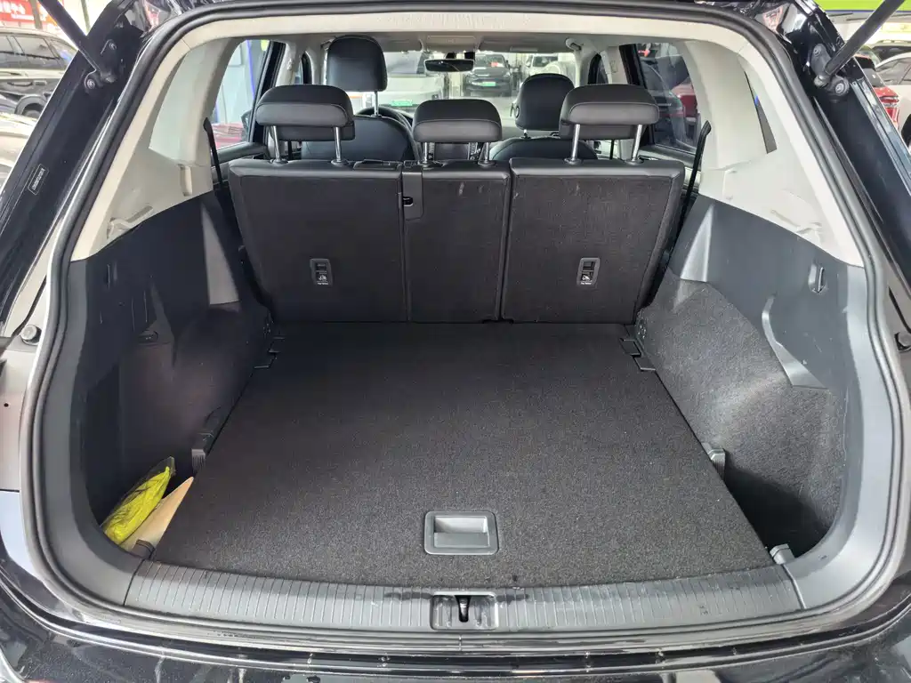 Volkswagen Tiguan L 2018 — фото 12