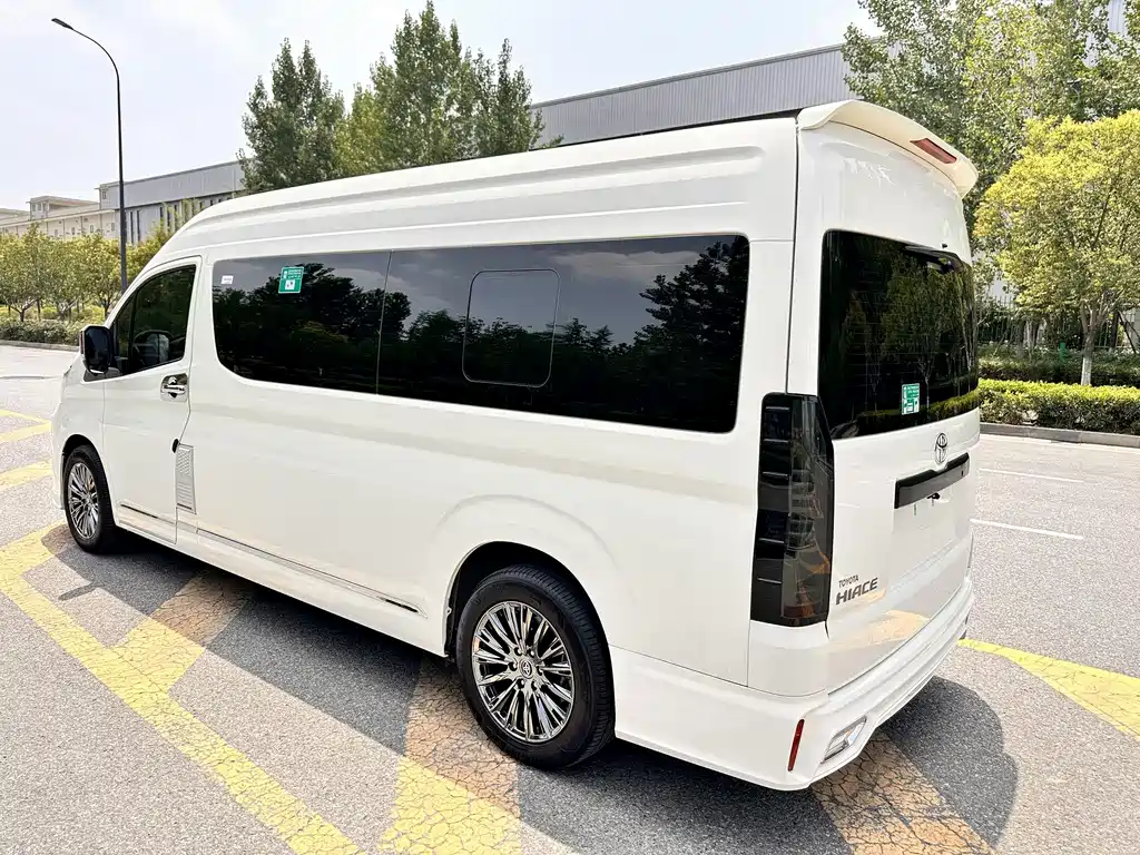 Toyota Hiace 2025 — фото 3