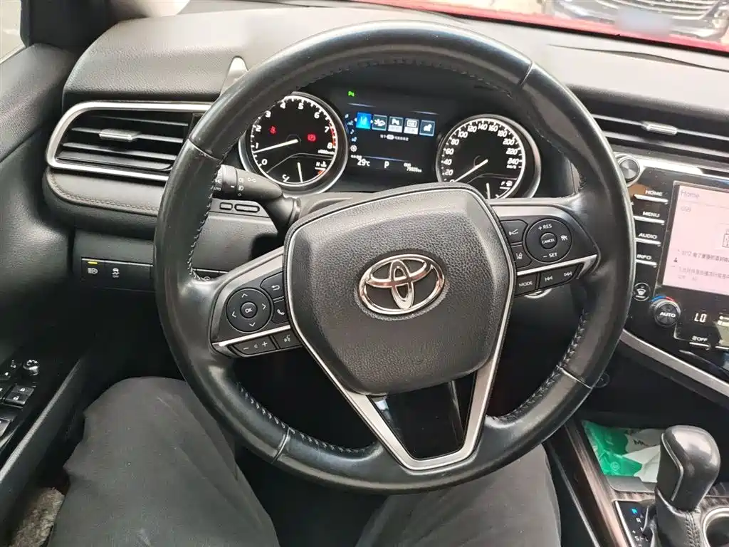 Toyota Camry 2018 — фото 11