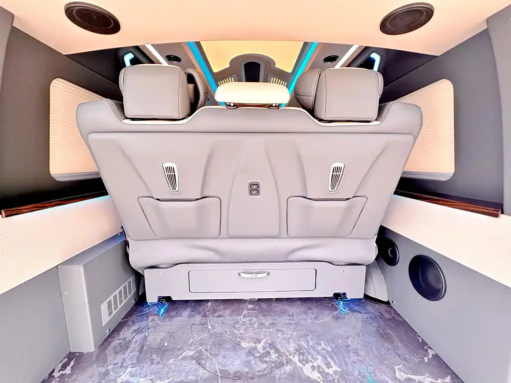 Toyota Hiace 2025 — фото 32