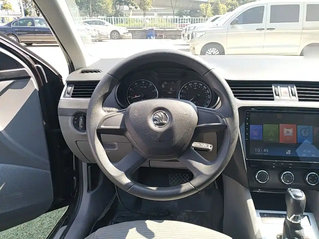 Skoda Octavia 2015 — фото 11