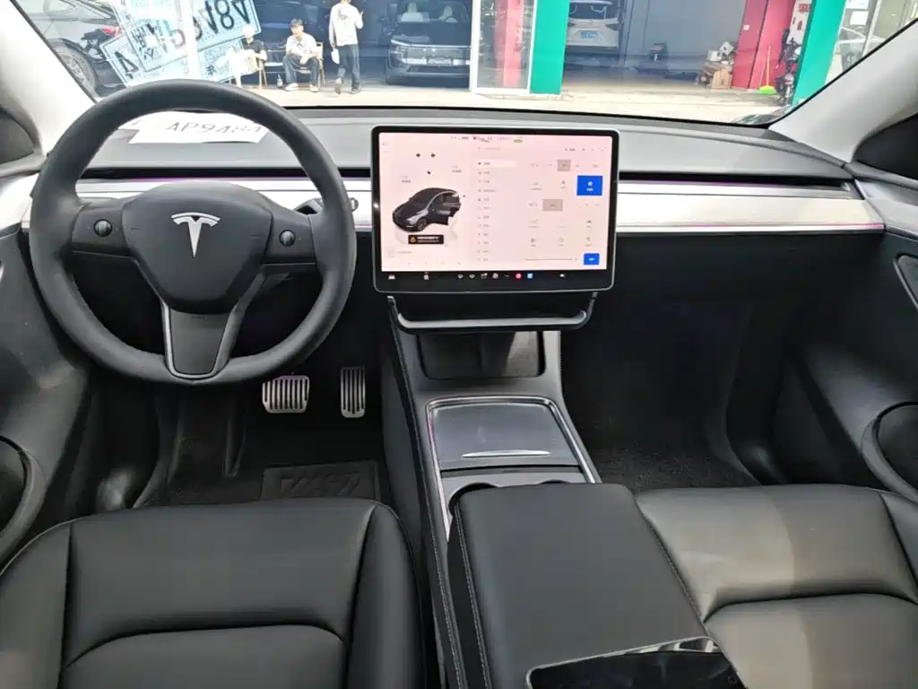 Tesla Model Y 2024 — фото 10