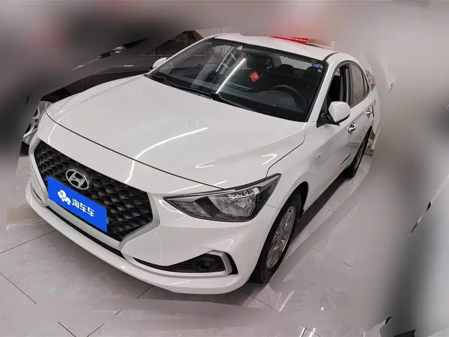 Hyundai Elantra 2018 — фото 1