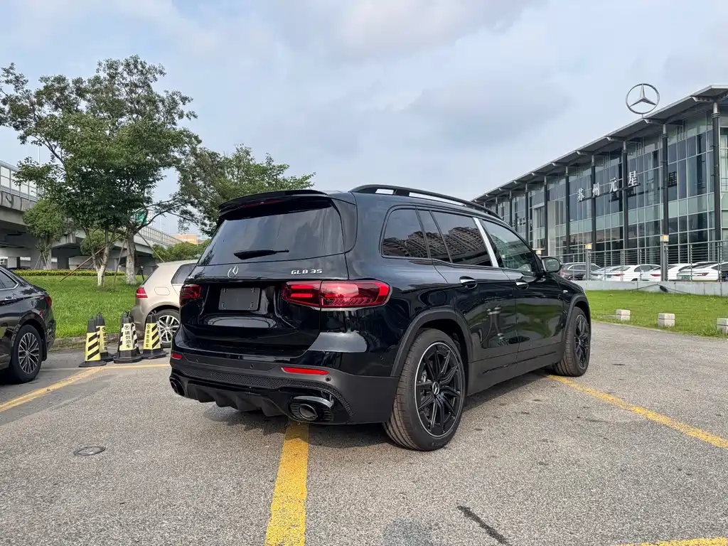 Mercedes-Benz GLB AMG 2026 — фото 18