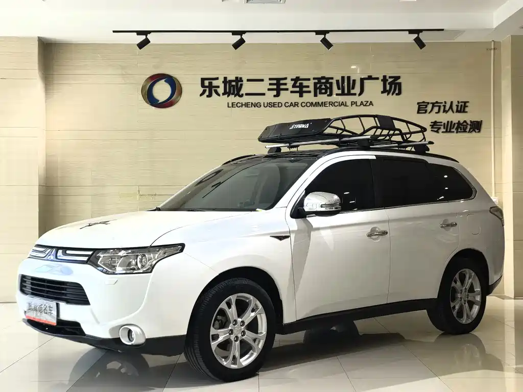 Mitsubishi Outlander 2013 — фото 1