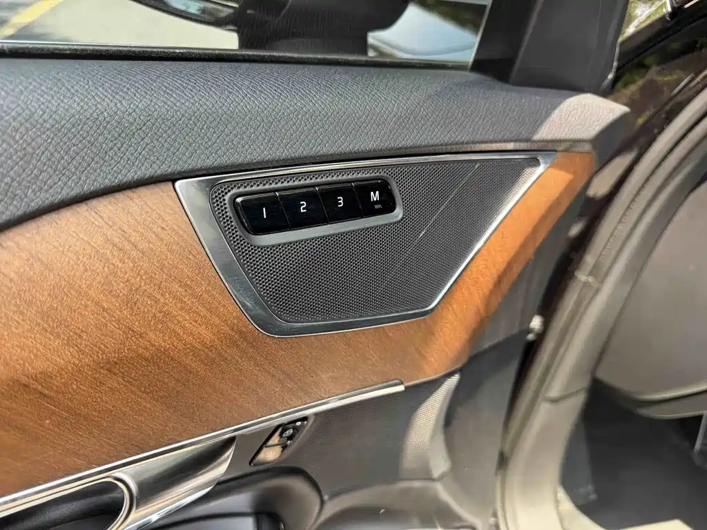 Volvo XC90 2018 — фото 12
