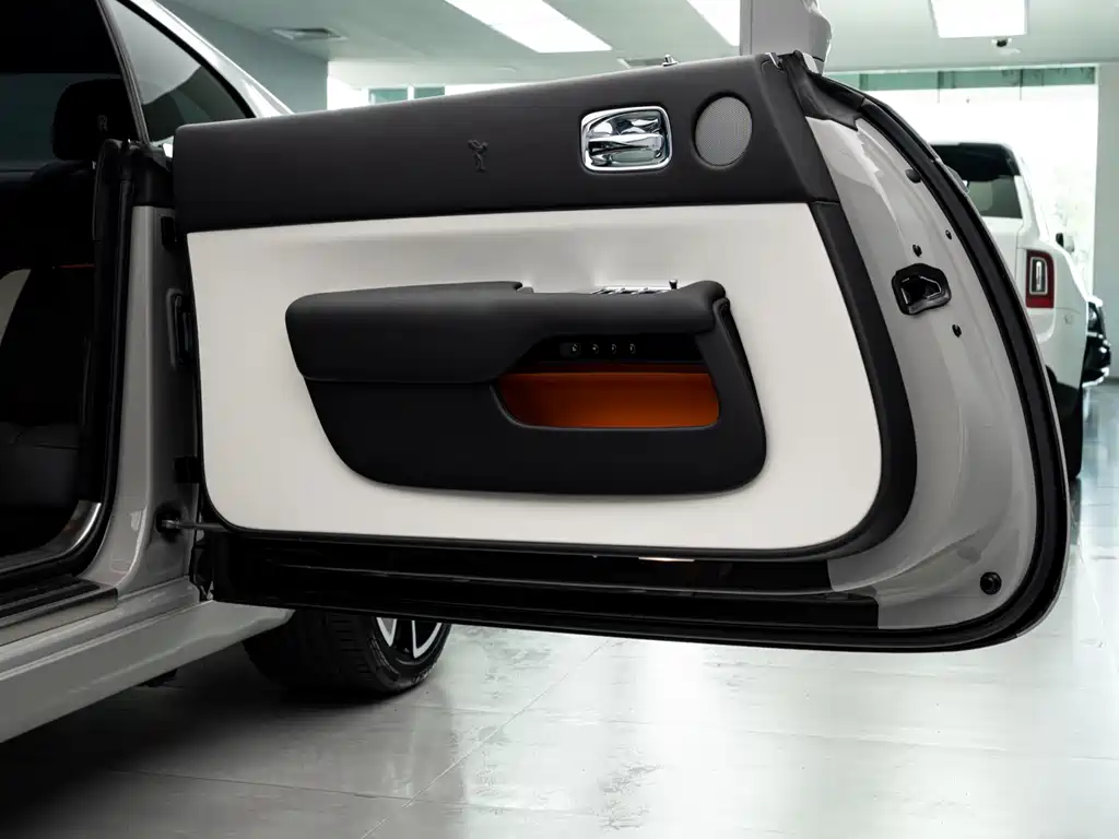 Rolls-Royce Phantom 2016 — фото 15
