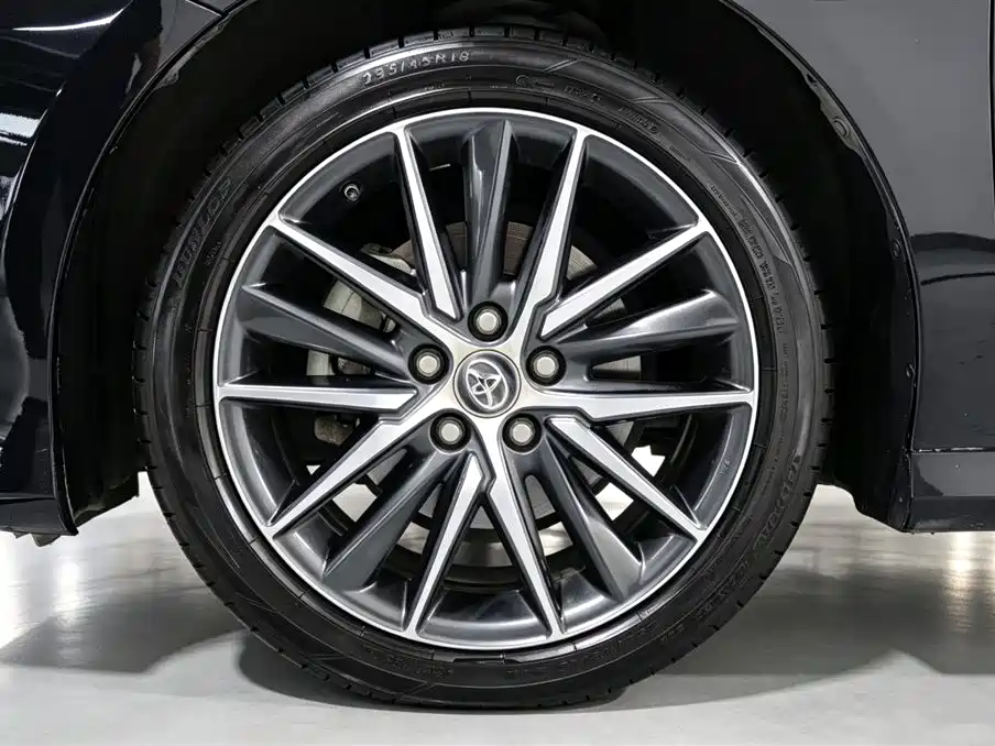 Toyota Camry 2023 — фото 17
