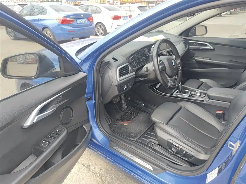 BMW 1 Series 2017 — фото 12