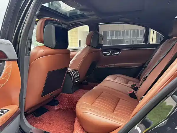 Mercedes-Benz S-Class 2010