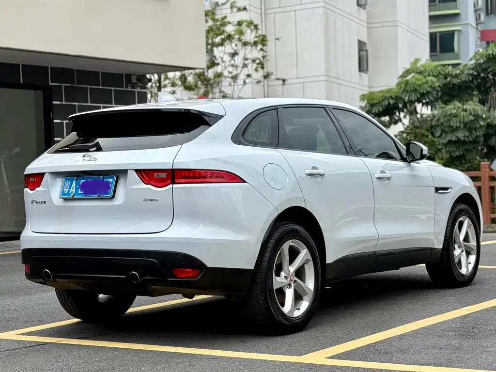 Jaguar F-PACE 2016 — фото 6