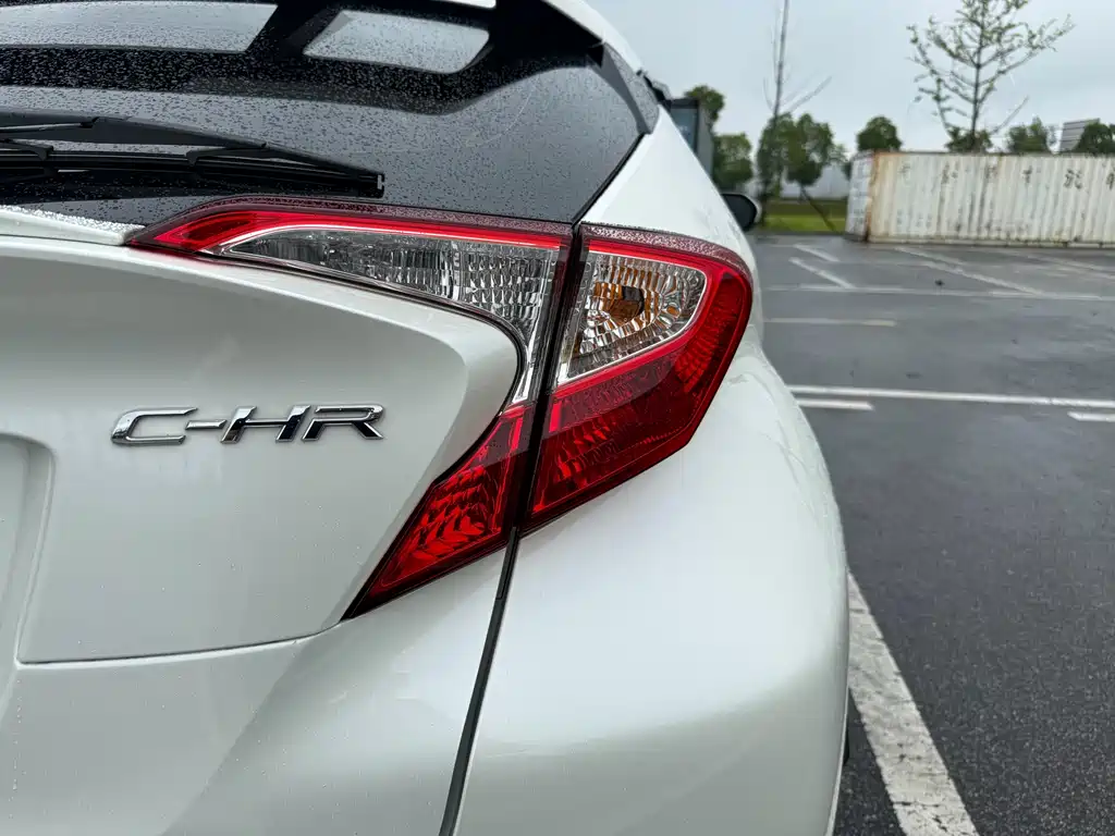 Toyota C-HR 2020 — фото 15