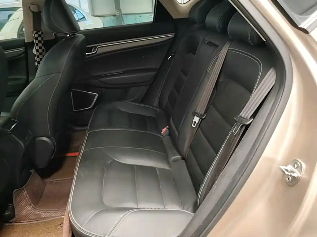 Geely Emgrand GS 2018 — фото 17