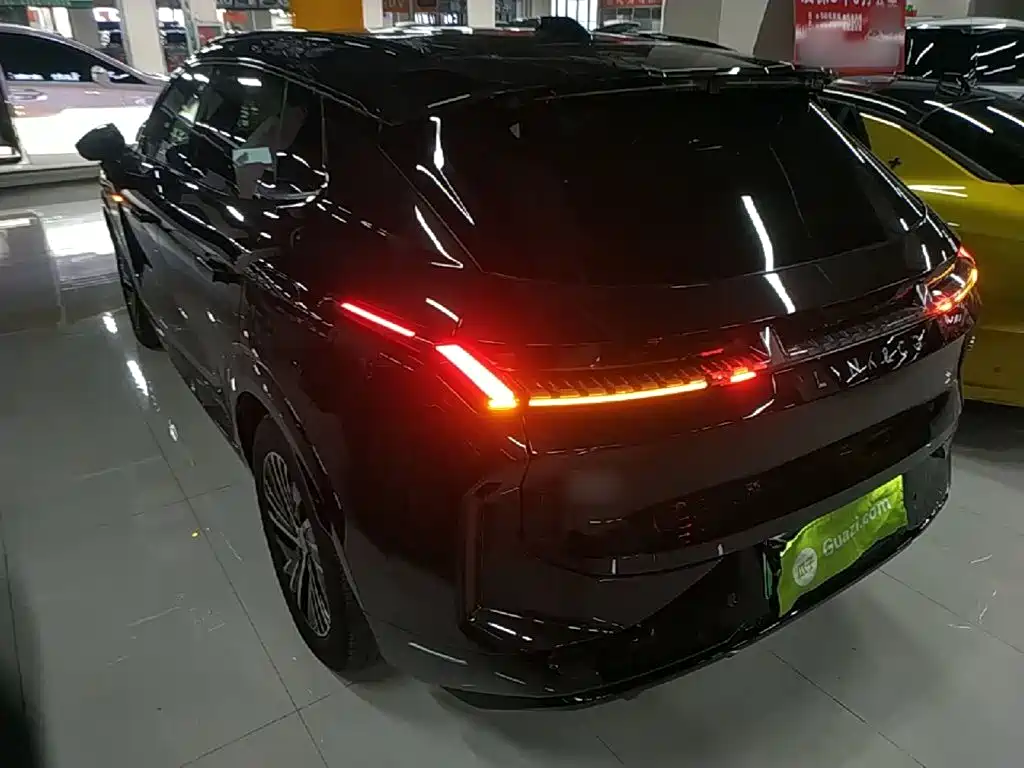 Lynk & Co 08 EM-P 2023