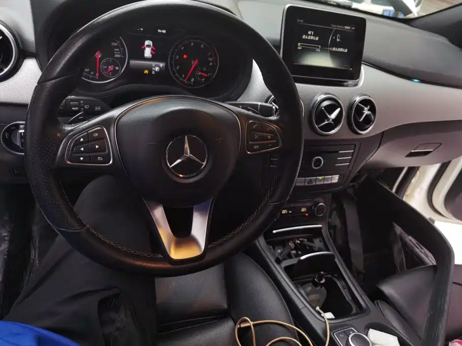 Mercedes-Benz B-Class 2016 — фото 12
