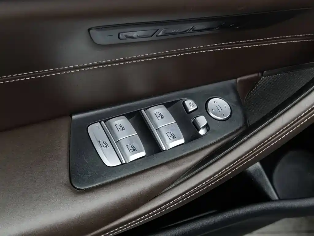 BMW 5 Series New Energy 2020 — фото 9