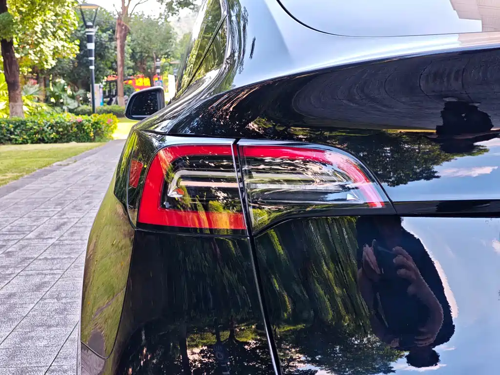 Tesla Model Y 2023 — фото 11