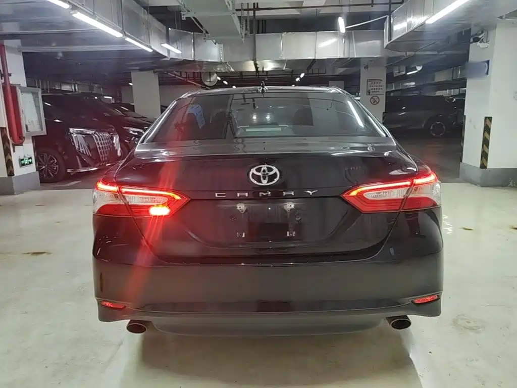 Toyota Camry 2023 — фото 6
