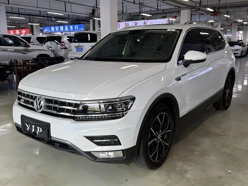 Volkswagen Tiguan L 2018 — фото 1