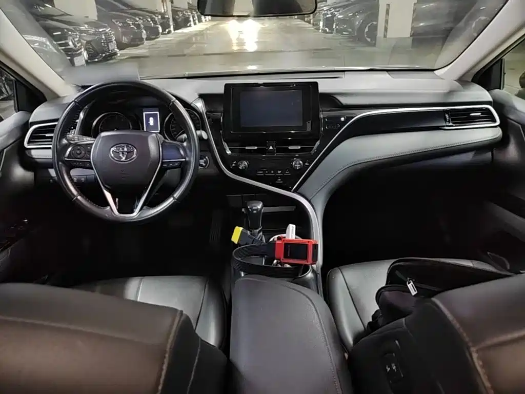 Toyota Camry 2023 — фото 10