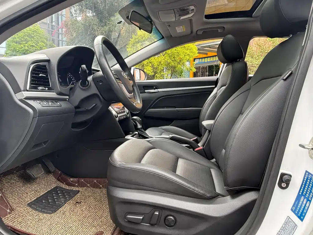 Hyundai Elantra 2017 — фото 14