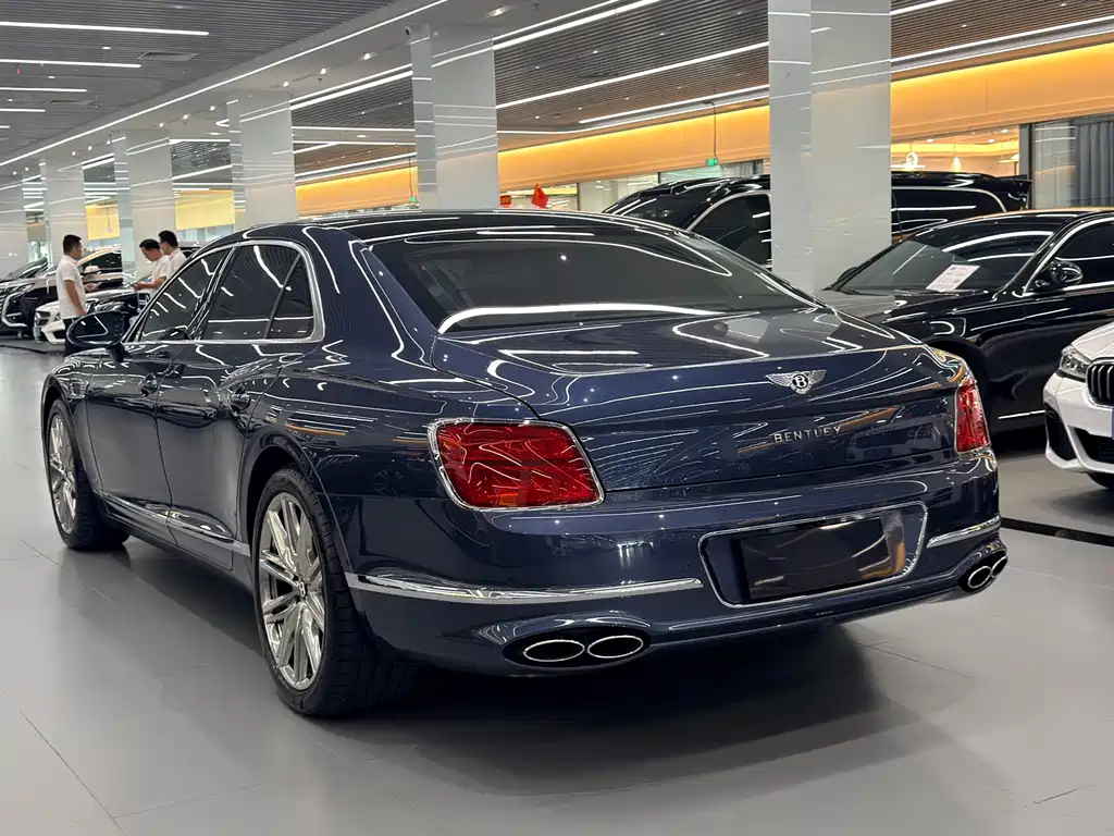 Bentley Flying Spur 2023 — фото 18