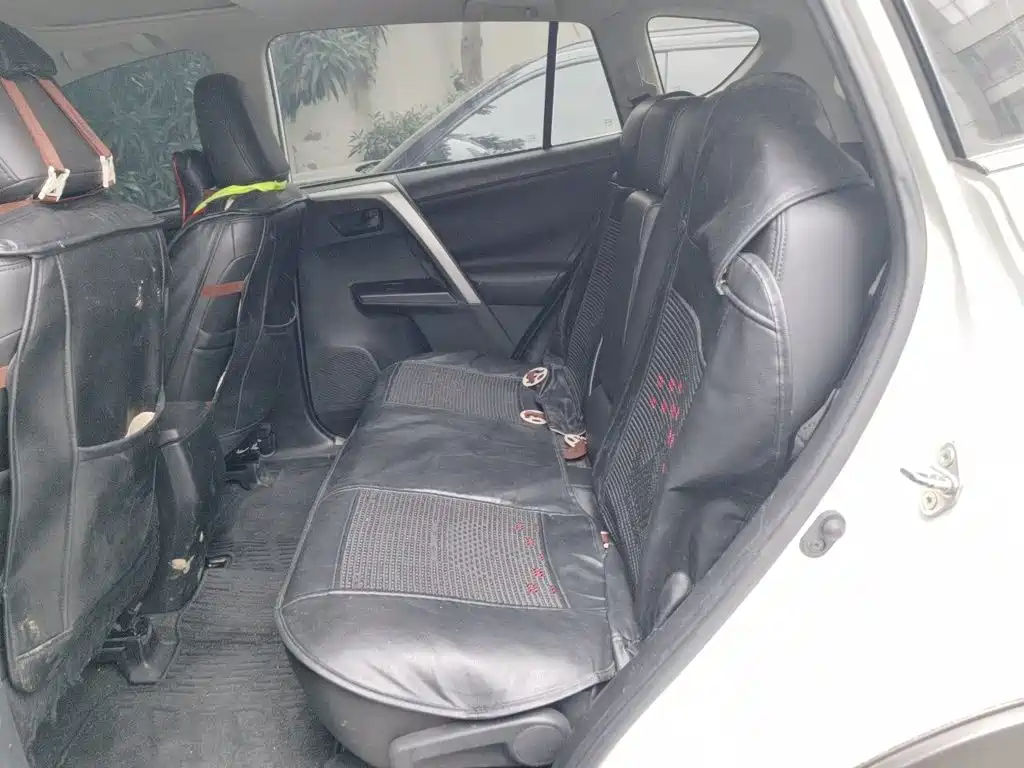 Toyota RAV4 2018 — фото 15