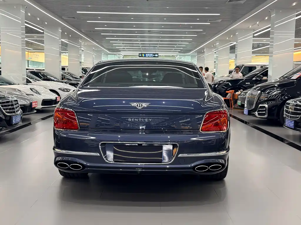 Bentley Flying Spur 2023 — фото 19