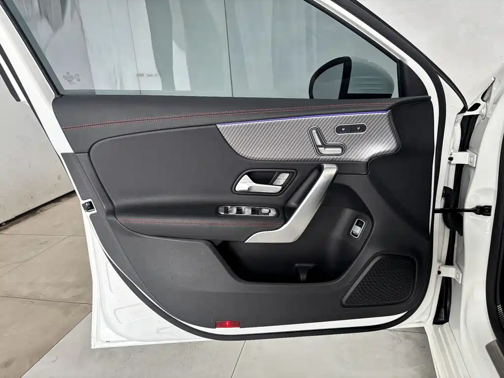 Mercedes-Benz A-Class 2025 — фото 10
