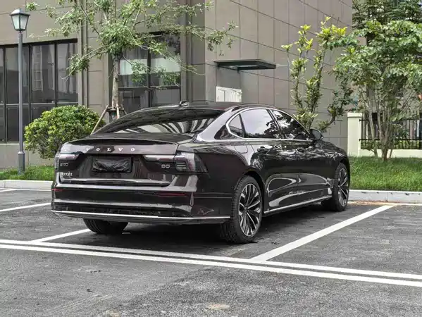 Volvo S90 2025