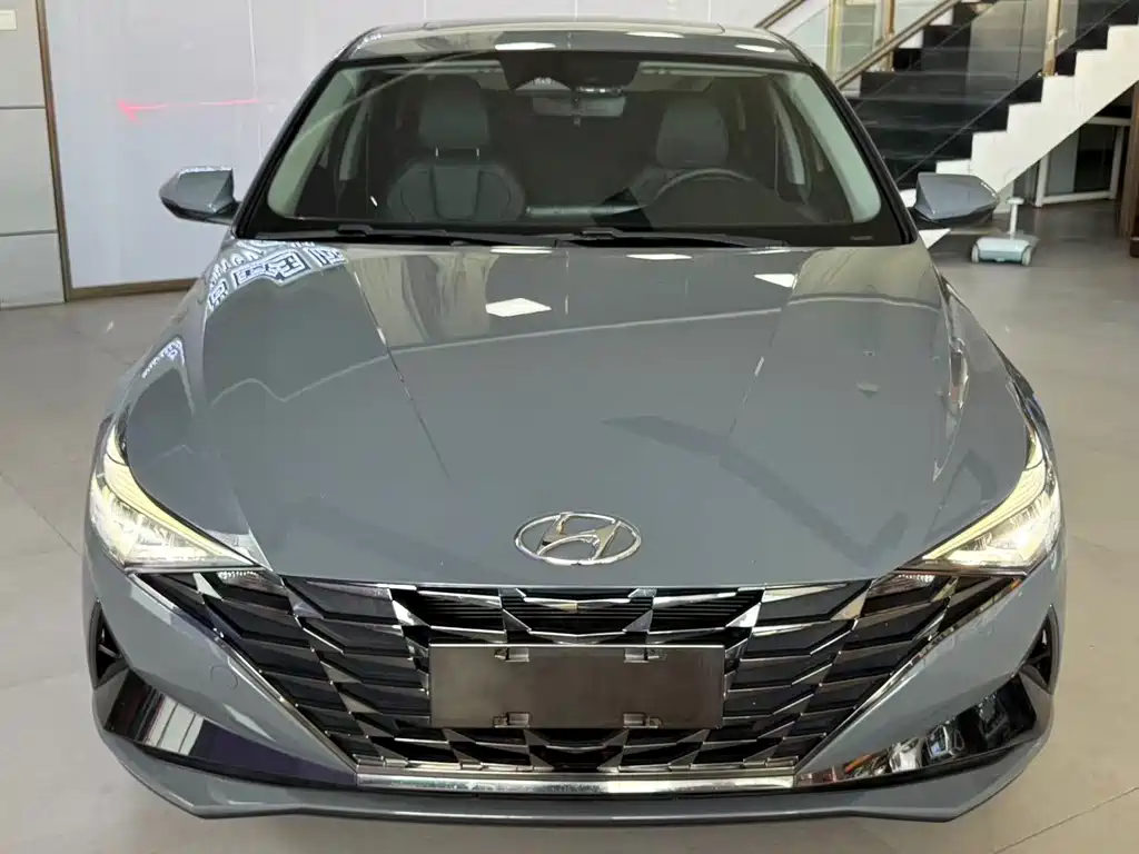 Hyundai Elantra 2022