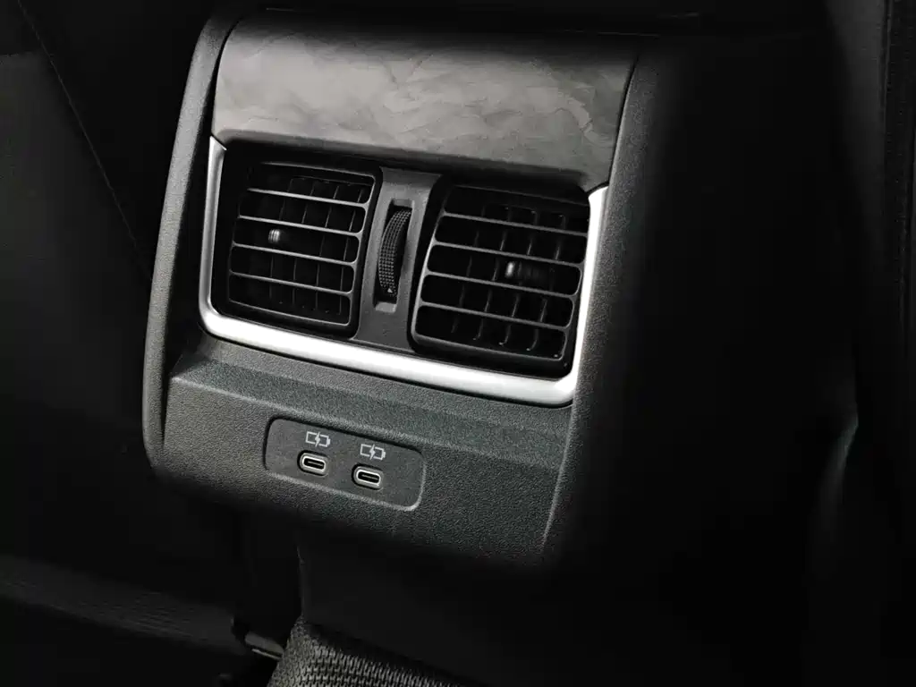 Toyota Camry 2024 — фото 13