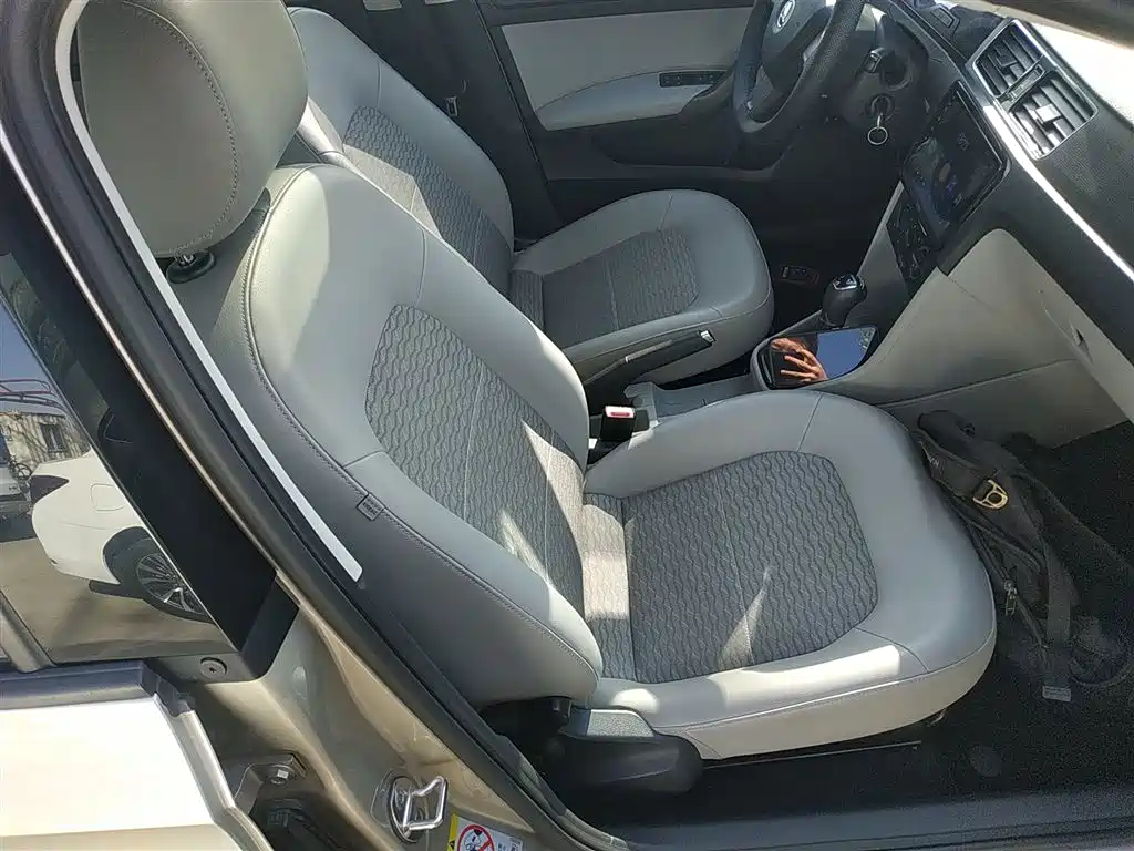 Skoda Rapid 2015 — фото 25