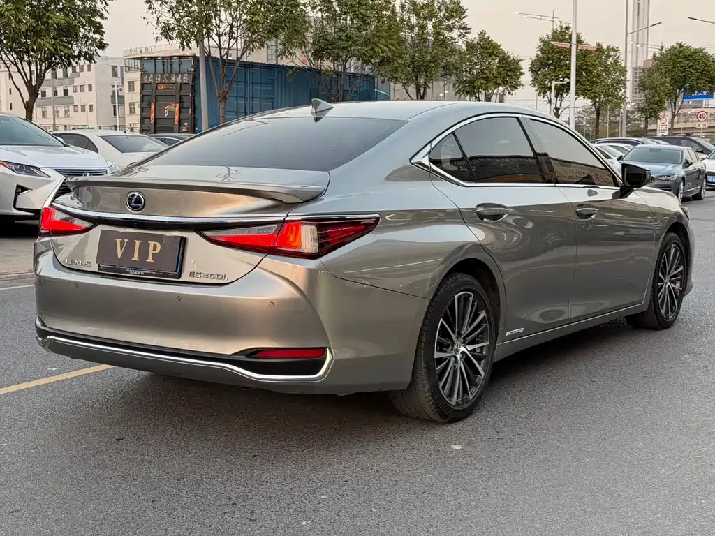 Lexus ES 2022 — фото 7