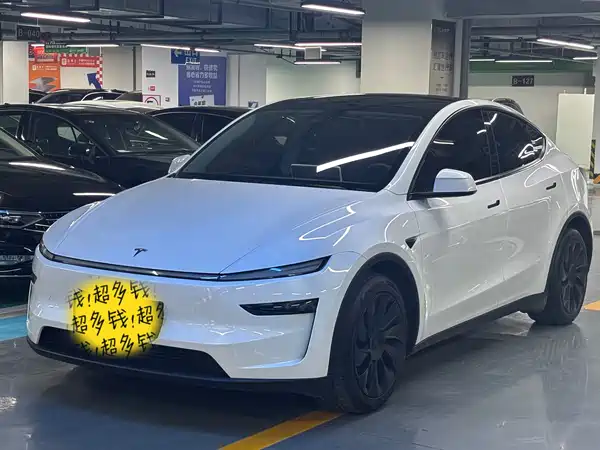 Tesla Model Y 2025