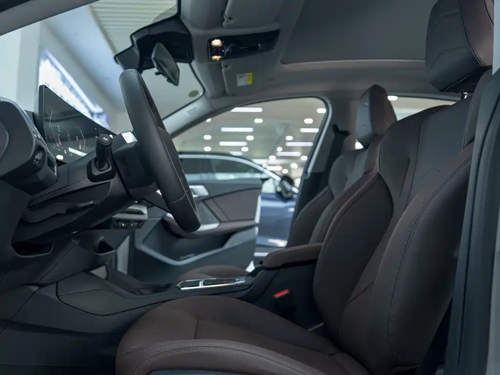 BMW 2 Series 2025 — фото 10
